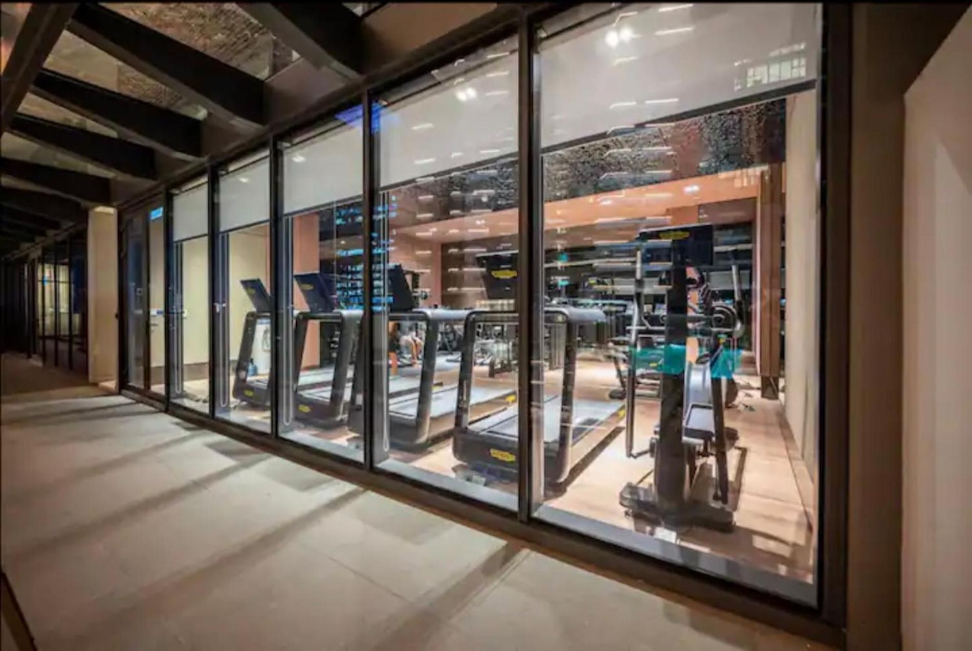 The Metropole -Complex "Opera, Crest, Galleria " -Free Pool-Gym-Sauna Room-Yoga Room Ho Şi Min Exterior foto